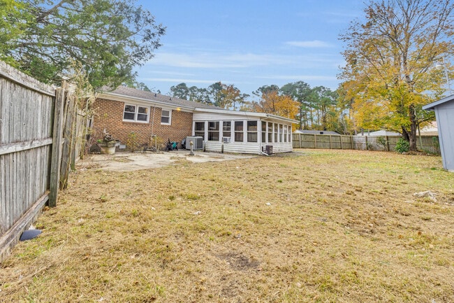 Building Photo - 207 N Nunn St