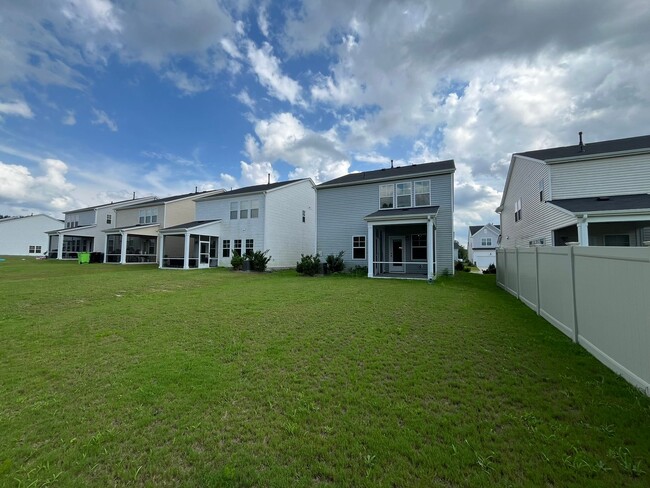 Building Photo - Newly Built 4BD, 3.5BA Zebulon Home with a First Floor Bedroom and Screened Patio in an HOA Commu...