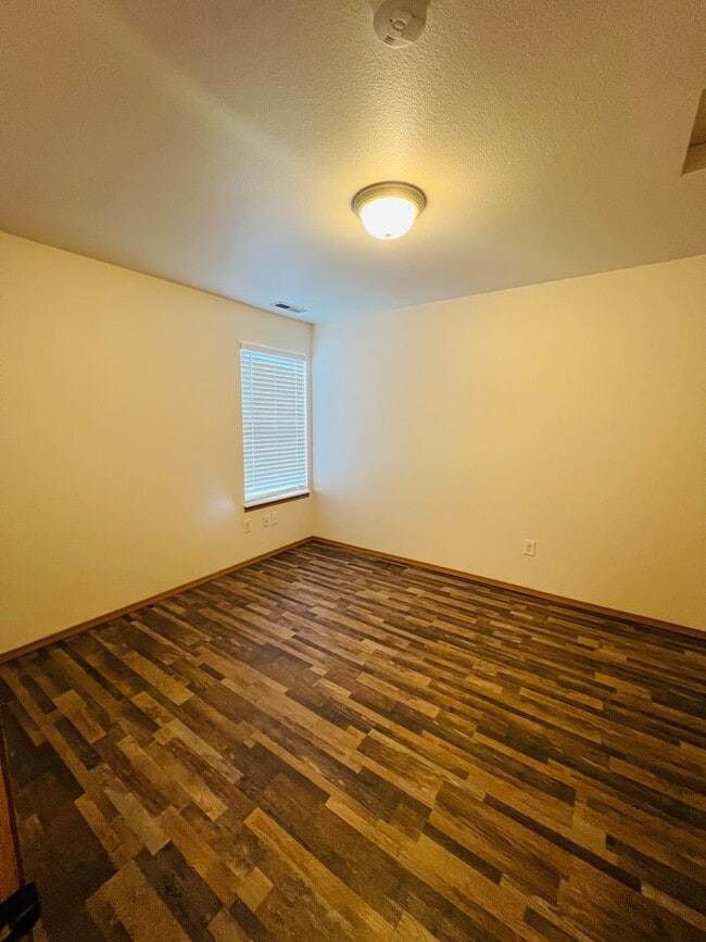 Building Photo - Amazing 3 Bed 2.5 Bath - Townhouse