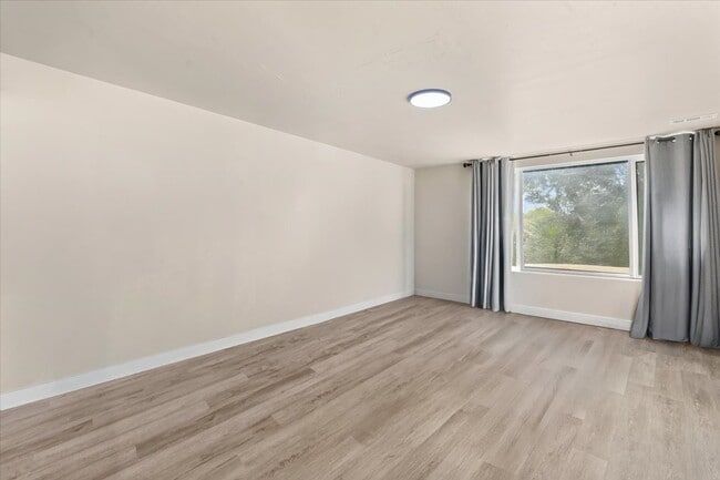 Building Photo - 1540 Souvenir Dr