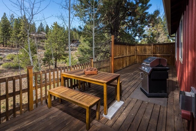 Building Photo - Charming Westside 2 Bed + Office | Trails, River Access & Minutes to Old Mill