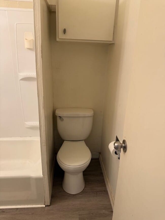 Building Photo - 2 Bedroom, 1 bath Duplex