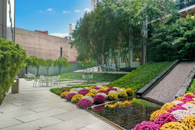 Building Photo - 200 Chambers St