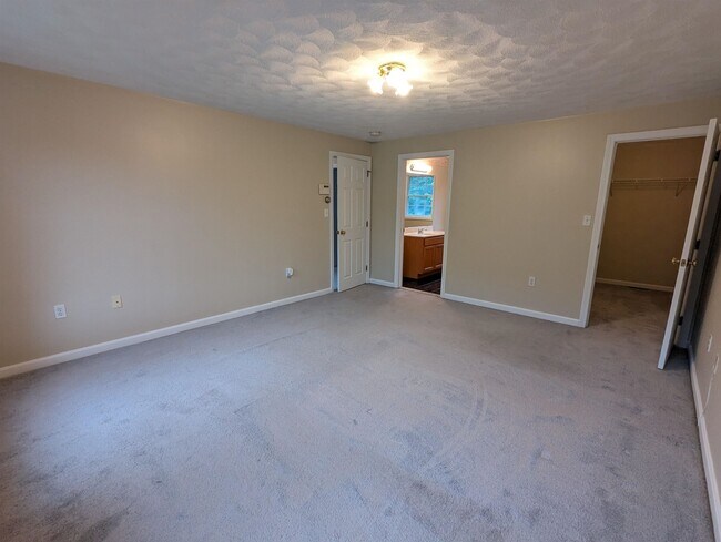 Building Photo - 17 Cottonwood Rd
