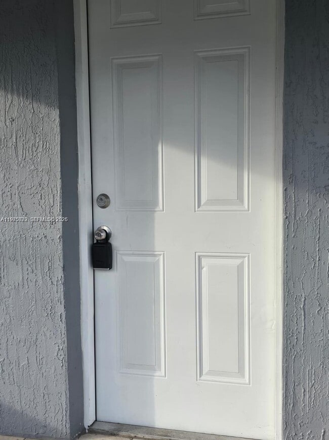 Building Photo - 719 21st St