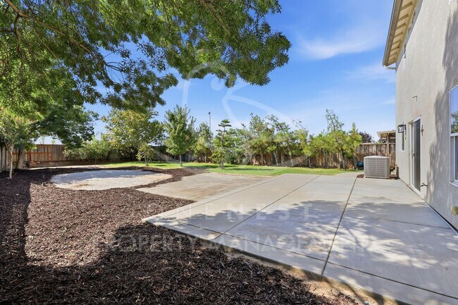 Building Photo - 2708 Woodfield Way