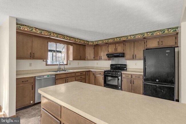 Building Photo - 22397 Armstrong Dr