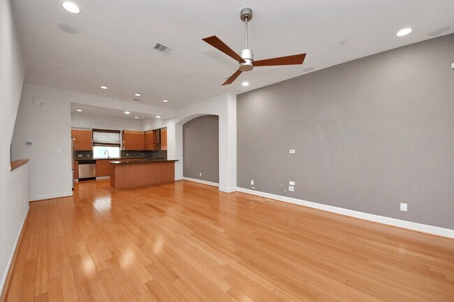 Building Photo - 1403 Delano St