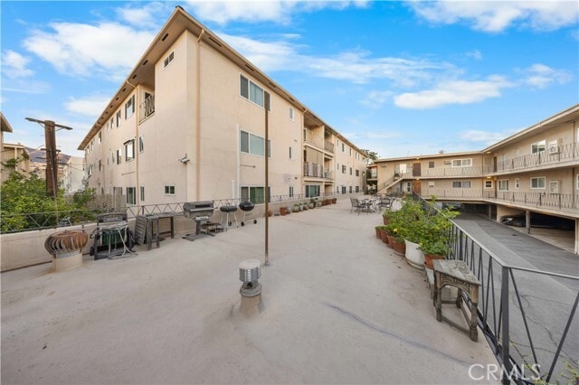 Building Photo - 211 E California Ave