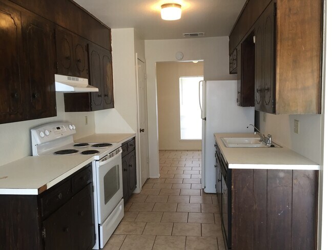 Building Photo - 4310 Prairie Dr