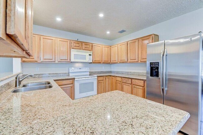 Building Photo - 2107 Collingsfield Dr