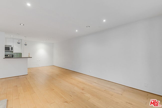 Building Photo - 8535 W Knl Dr