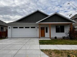 Building Photo - Beautiful single-level  home in Bozeman