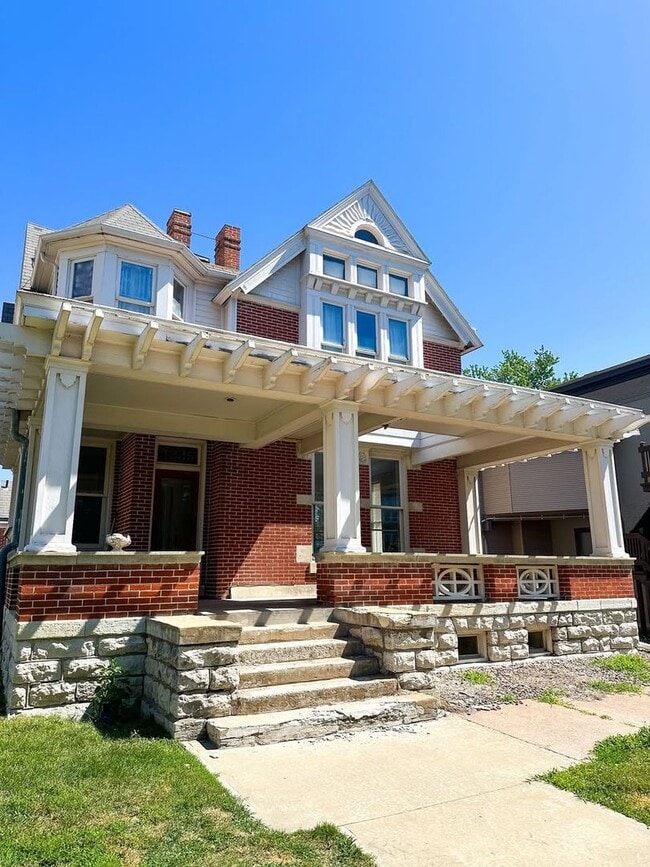 Primary Photo - 1235 Maine St