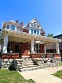 Building Photo - 1235 Maine St