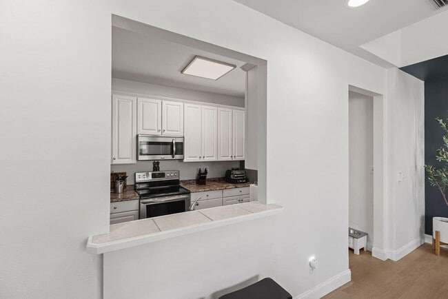 Building Photo - 97 Mantero Way
