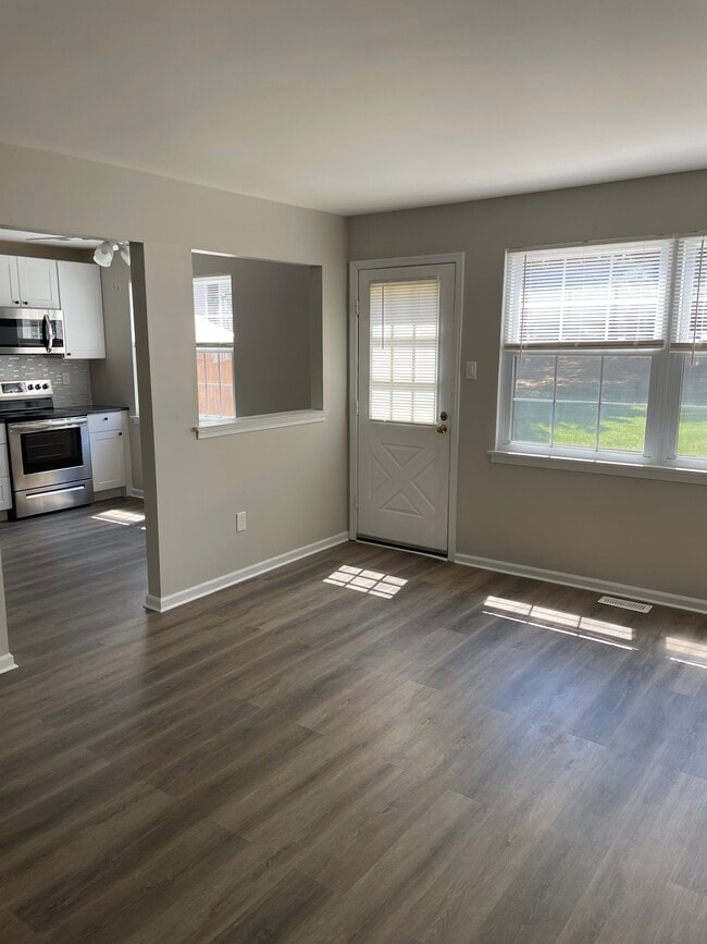 Building Photo - 30 Greensward Ln