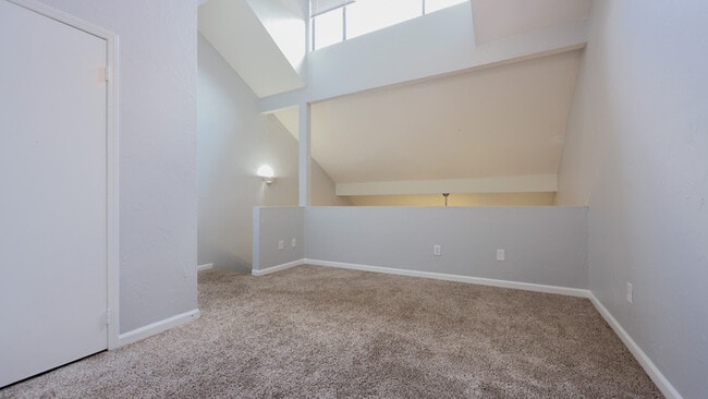 Building Photo - 1257 E Orange Ave