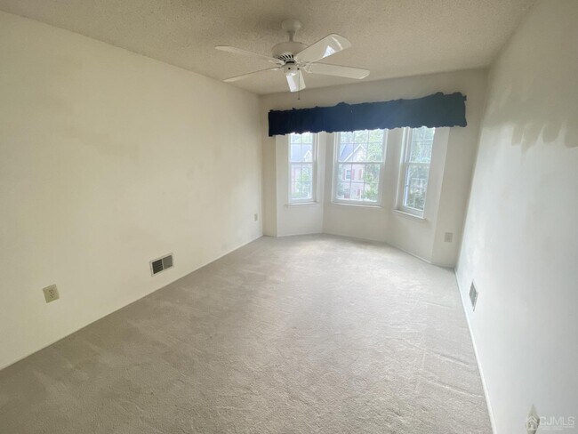 Building Photo - 31 Dartmouth Way