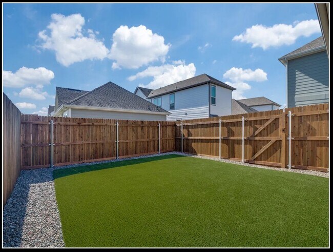 Building Photo - 151 Villas Dr