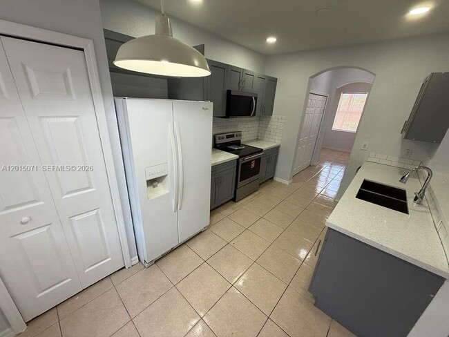 Building Photo - 10906 SW 243rd Ln