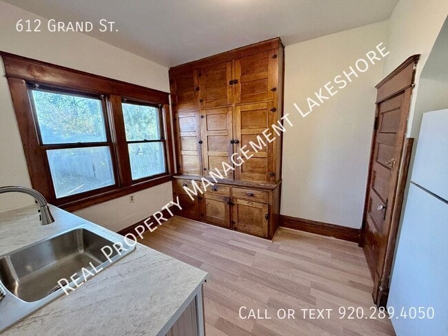 Building Photo - 612 Grand St