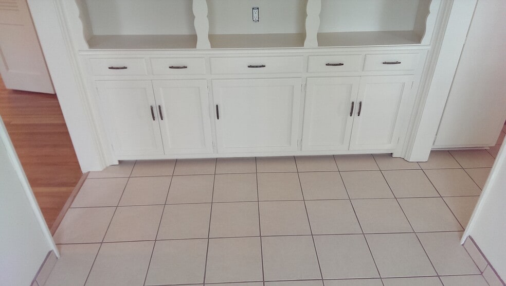 Breakfast Nook - 1226 S Longwood Ave