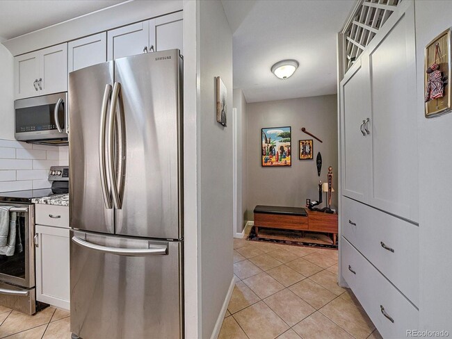 Building Photo - Condo 1Bed 1Bath - Long Realty and Property Management