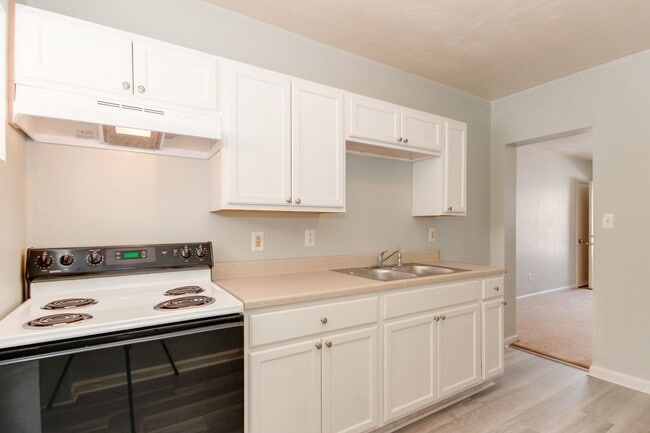 Building Photo - 1443 W 40th St