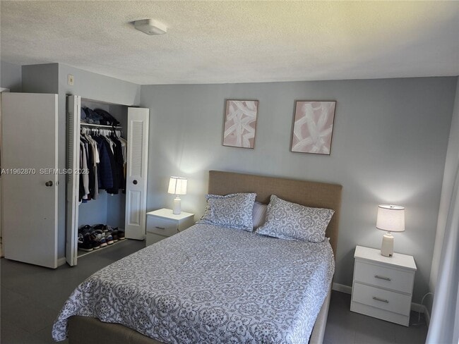 Building Photo - 5825 Washington St