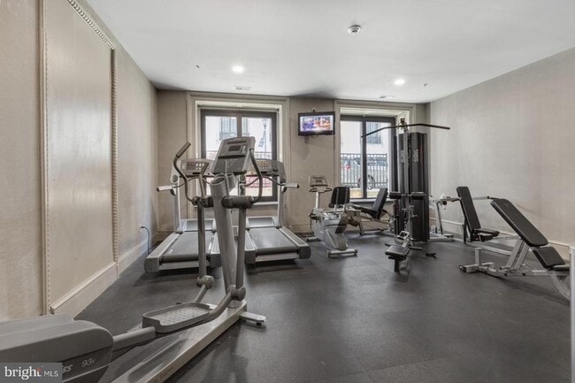 Building Photo - 1001 Chestnut St