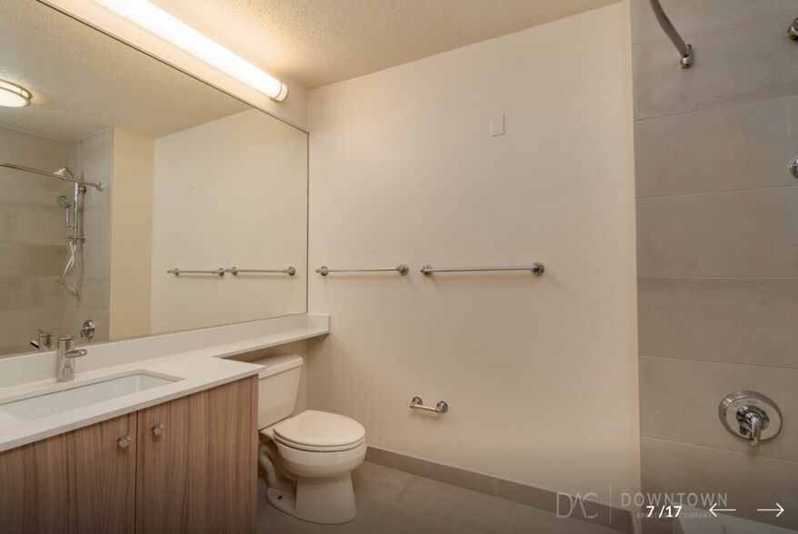 Building Photo - 645 N Kingsbury St