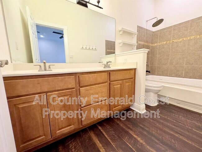 Building Photo - 722 Kelly St