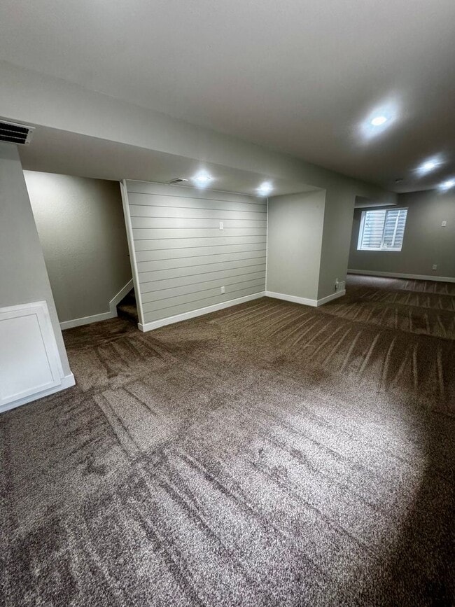Building Photo - 3 Bedroom Home with Basement in Stetson Hills