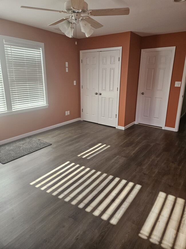 Building Photo - 11 Laurel Ave