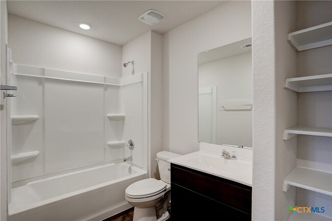 Building Photo - 121 Roanwood Dr