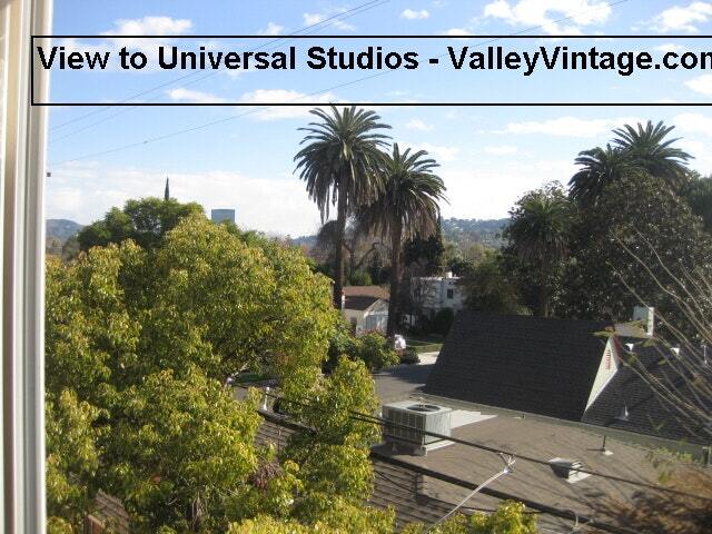 Building Photo - 11508 Moorpark St