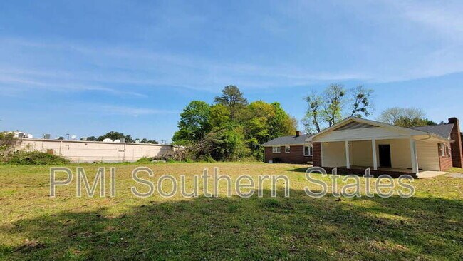 Building Photo - 104 Madison Cir