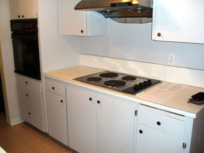 Building Photo - Spacious SW Portland Ranch Style Home!