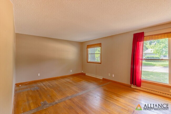 Building Photo - 1526 Jarvis Dr