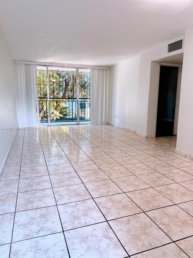 Building Photo - 210 Fontainebleau Blvd
