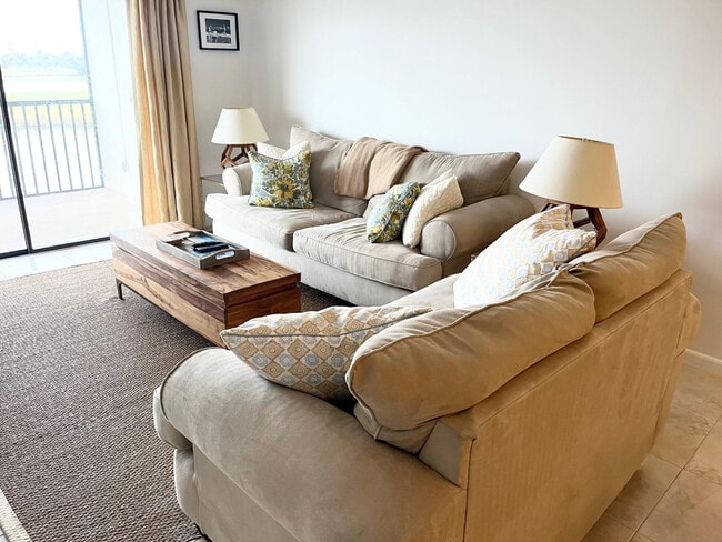 Building Photo - 40 NE Plantation Rd