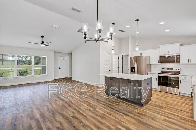 Building Photo - 6551 Hemlock Rd