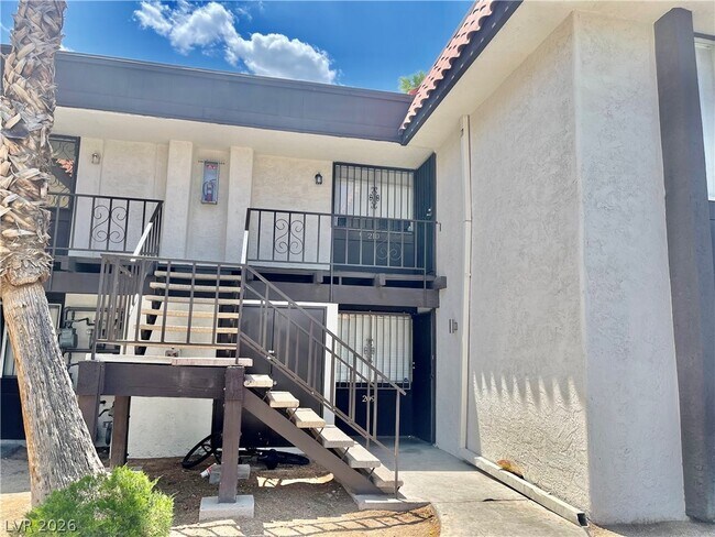 Building Photo - 1405 Vegas Valley Dr