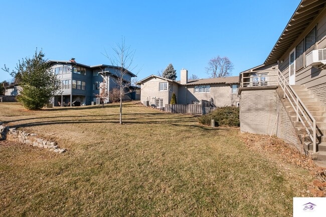 Building Photo - AVAILABLE NOW!