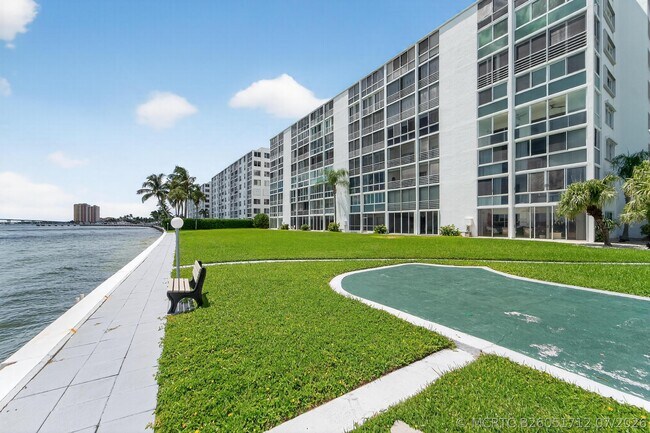 Building Photo - 501 Lake Shore Dr