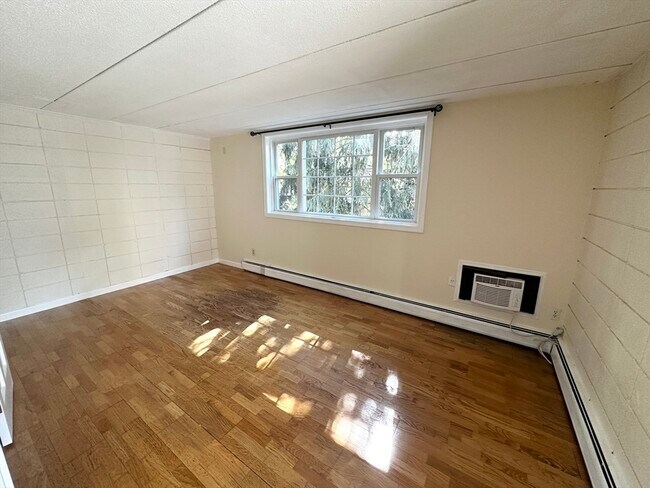 Building Photo - 26 Inman St