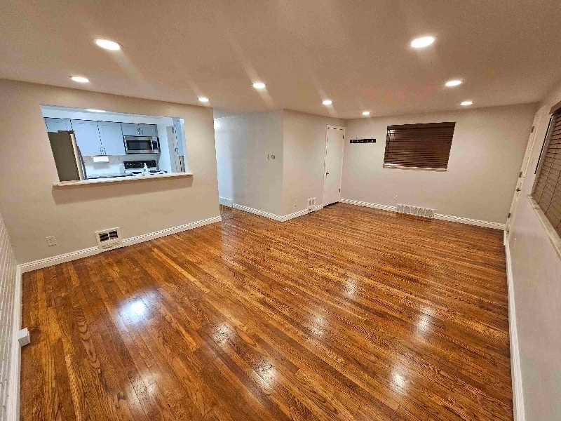 Building Photo - 1606 Greentree Rd