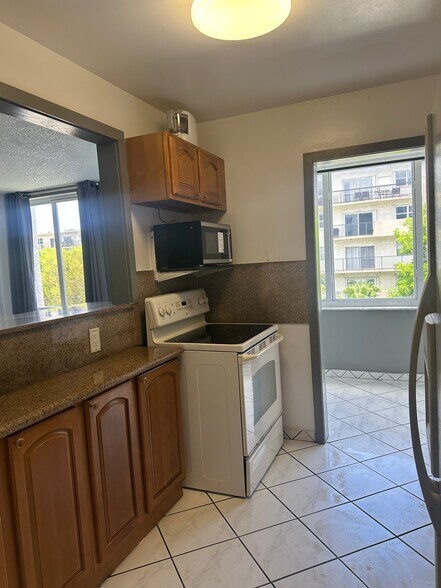 Building Photo - 250 180th Dr