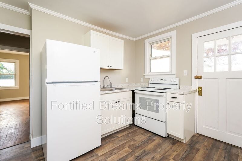 Building Photo - 201 Church St